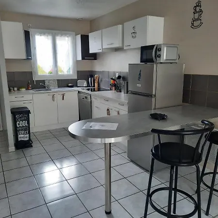 La Maison Lola * Arrest